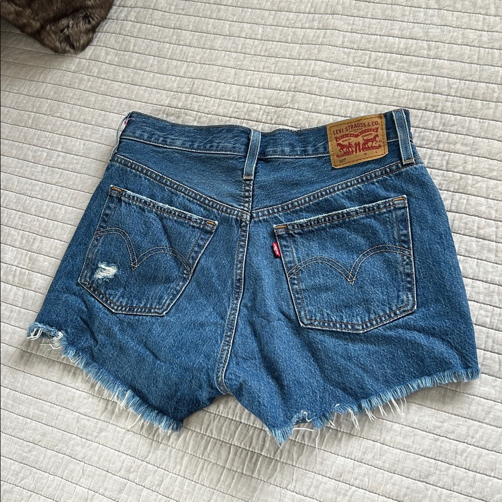Leviβs 501 med dark distressed, cut off classic denim jean shorts 27β - Picture 10 of 10